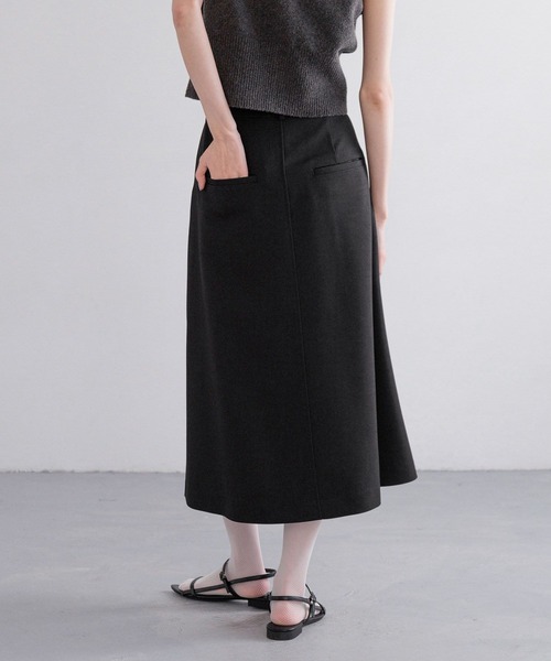 yuw(ユウ)の「フロントタックスカート 328038(スカート・レディース・アイボリー/ブラック・LARGE/MEDIUM)」の4枚目の写真