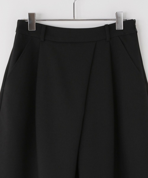 yuw(ユウ)の「フロントタックスカート 328038(スカート・レディース・アイボリー/ブラック・LARGE/MEDIUM)」の19枚目の写真