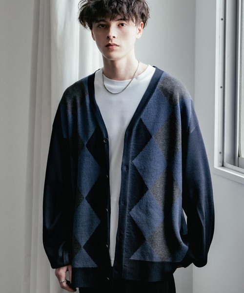Rocky Monroe（ロッキーモンロー）の「接触冷感 UVカット オーバーサイズ 無地 アーガイル柄 チェック柄 Vネックハイゲージサマーニット長袖カーディガン（カーディガン/ボレロ・メンズ・ブラック系1/ブラック/ネイビー/アイボリー/ブルー/チャコールグレー/ベージュ系/ブラック系/ブルー系・L/M/XL）」の9枚目の写真