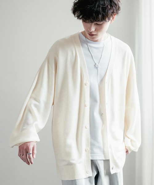 Rocky Monroe（ロッキーモンロー）の「接触冷感 UVカット オーバーサイズ 無地 アーガイル柄 チェック柄 Vネックハイゲージサマーニット長袖カーディガン（カーディガン/ボレロ・メンズ・ブラック系1/ブラック/ネイビー/アイボリー/ブルー/チャコールグレー/ベージュ系/ブラック系/ブルー系・L/M/XL）」の2枚目の写真