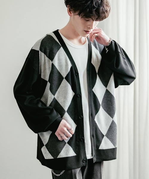 Rocky Monroe（ロッキーモンロー）の「接触冷感 UVカット オーバーサイズ 無地 アーガイル柄 チェック柄 Vネックハイゲージサマーニット長袖カーディガン（カーディガン/ボレロ・メンズ・ブラック系1/ブラック/ネイビー/アイボリー/ブルー/チャコールグレー/ベージュ系/ブラック系/ブルー系・L/M/XL）」の20枚目の写真