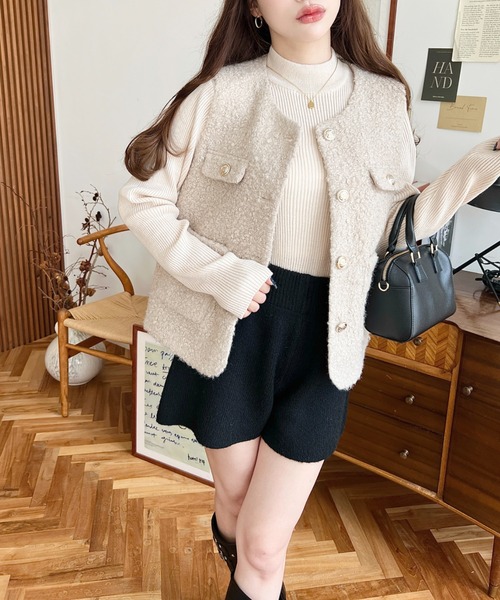 moment+（モーメントプラス）の「フェイクリングウール金ボタンノーカラーベスト（ベスト・レディース・グレイッシュベージュ/ブラック/アイボリー・M）」の22枚目の写真