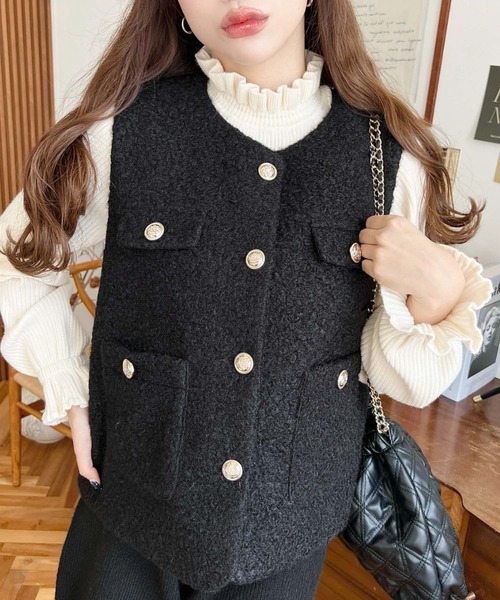 moment+（モーメントプラス）の「フェイクリングウール金ボタンノーカラーベスト（ベスト・レディース・グレイッシュベージュ/ブラック/アイボリー・M）」の16枚目の写真