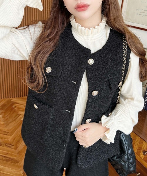 moment+（モーメントプラス）の「フェイクリングウール金ボタンノーカラーベスト（ベスト・レディース・グレイッシュベージュ/ブラック/アイボリー・M）」の19枚目の写真