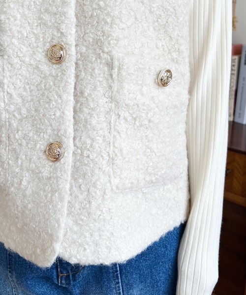 moment+（モーメントプラス）の「フェイクリングウール金ボタンノーカラーベスト（ベスト・レディース・グレイッシュベージュ/ブラック/アイボリー・M）」の13枚目の写真