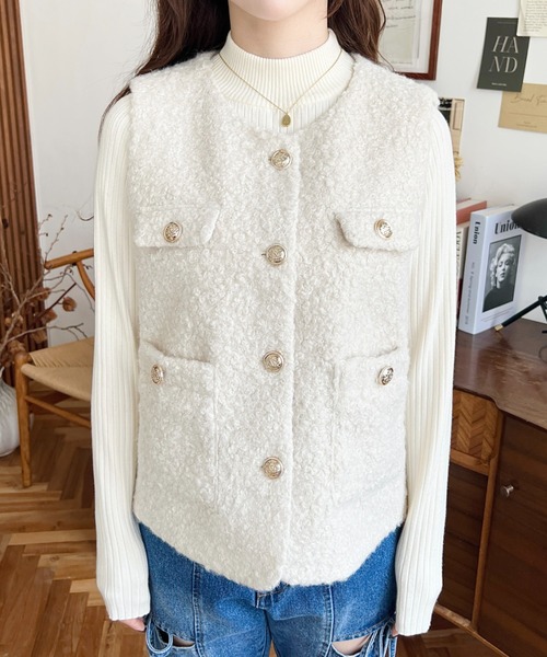 moment+（モーメントプラス）の「フェイクリングウール金ボタンノーカラーベスト（ベスト・レディース・グレイッシュベージュ/ブラック/アイボリー・M）」の9枚目の写真