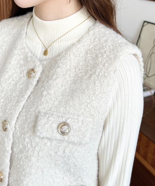 moment+（モーメントプラス）の「フェイクリングウール金ボタンノーカラーベスト（ベスト・レディース・グレイッシュベージュ/ブラック/アイボリー・M）」の11枚目の写真