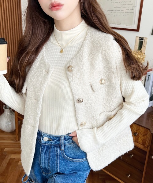 moment+（モーメントプラス）の「フェイクリングウール金ボタンノーカラーベスト（ベスト・レディース・グレイッシュベージュ/ブラック/アイボリー・M）」の7枚目の写真