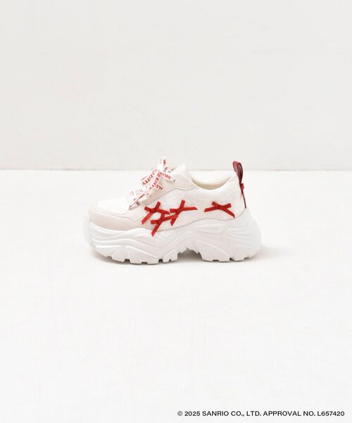 MAJESTIC LEGON(マジェスティックレゴン)の「ハローキティ デコリボンスニーカー(スニーカー・レディース・レッド系その他2・SMALL/MEDIUM/LARGE)」の2枚目の写真