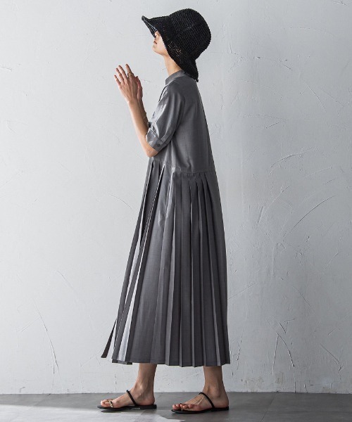 MAYSON GREY（メイソングレイ）の「5分袖サイドプリーツシャツワンピース≪手洗い可能≫（ワンピース・レディース・ベージュ/チャコールグレー/グリーン・M/S）」の2枚目の写真