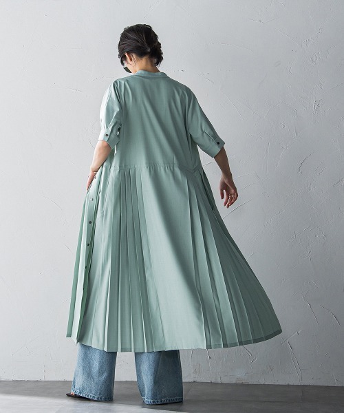 MAYSON GREY（メイソングレイ）の「5分袖サイドプリーツシャツワンピース≪手洗い可能≫（ワンピース・レディース・ベージュ/チャコールグレー/グリーン・M/S）」の6枚目の写真