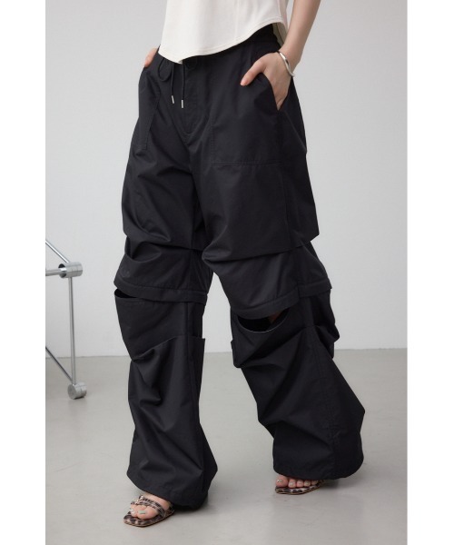 AZUL by moussy（アズールバイマウジー）の「2WAYパラシュートパンツ（スラックス・レディース・チャコールグレー/ブラック・FREE）」の3枚目の写真