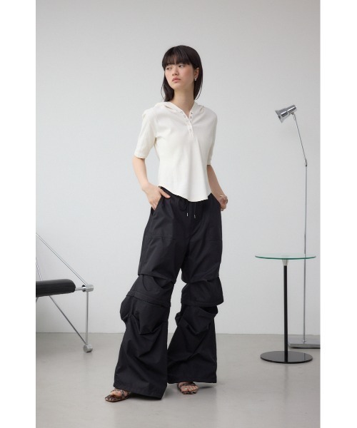 AZUL by moussy（アズールバイマウジー）の「2WAYパラシュートパンツ（スラックス・レディース・チャコールグレー/ブラック・FREE）」の5枚目の写真