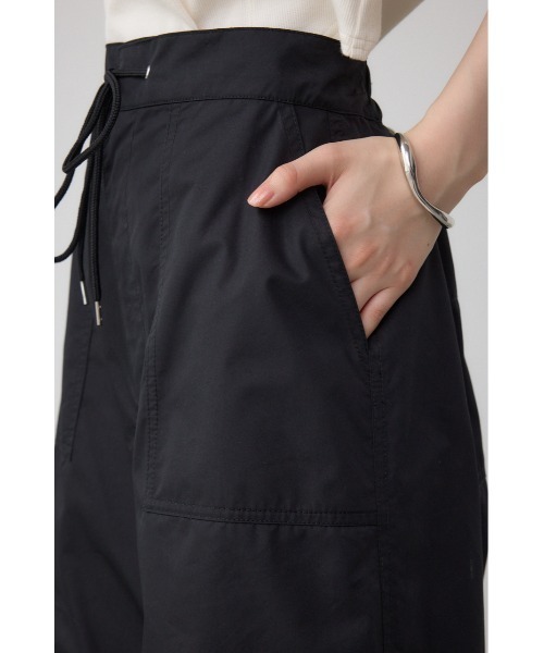 AZUL by moussy（アズールバイマウジー）の「2WAYパラシュートパンツ（スラックス・レディース・チャコールグレー/ブラック・FREE）」の11枚目の写真