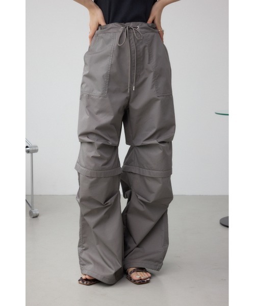 AZUL by moussy（アズールバイマウジー）の「2WAYパラシュートパンツ（スラックス・レディース・チャコールグレー/ブラック・FREE）」の17枚目の写真