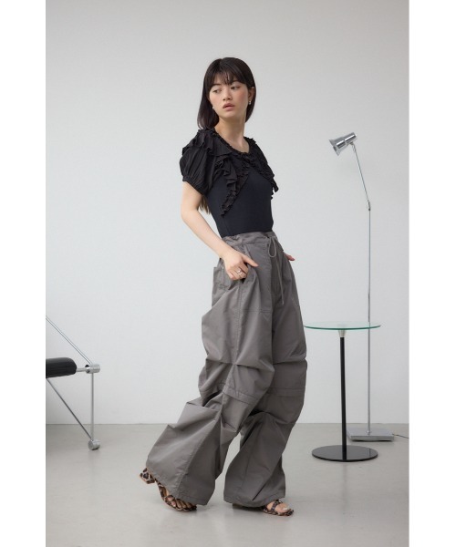 AZUL by moussy（アズールバイマウジー）の「2WAYパラシュートパンツ（スラックス・レディース・チャコールグレー/ブラック・FREE）」の18枚目の写真