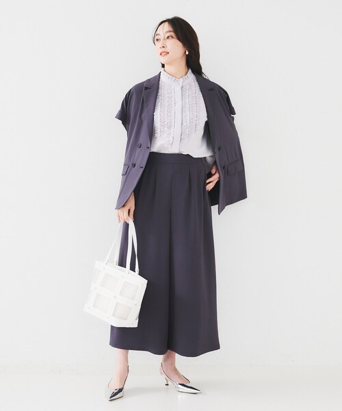 UNTITLED（アンタイトル）の「スタンドネックフリルブラウス【吸水速乾/UVケア】（シャツ/ブラウス・レディース・ベージュ/ライトグレー/ブラック/オフホワイト/サックスブルー/ダークグレー/ブラウン系その他・48/00/02/04/44）」の17枚目の写真