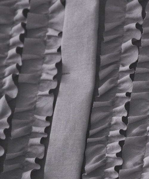 UNTITLED（アンタイトル）の「スタンドネックフリルブラウス【吸水速乾/UVケア】（シャツ/ブラウス・レディース・ベージュ/ライトグレー/ブラック/オフホワイト/サックスブルー/ダークグレー/ブラウン系その他・48/00/02/04/44）」の22枚目の写真