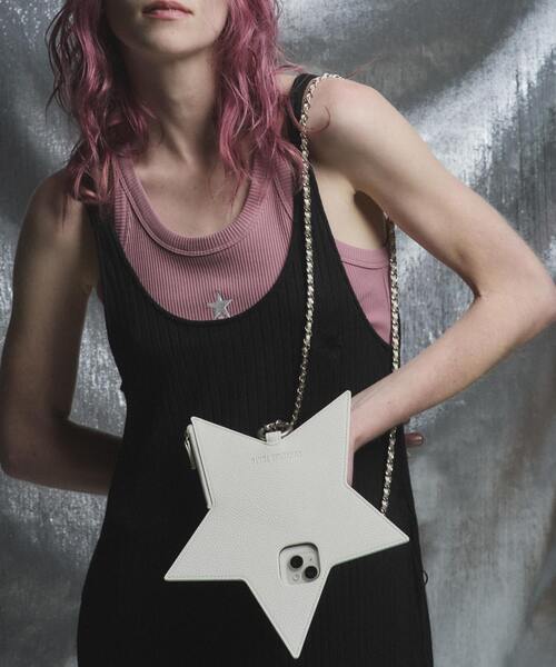 ajew（エジュー）の「【ajew】STAR★ SHOULDER PHONE CASE（スマホケース/カバー・レディース・ホワイト/ブラック/シルバー・1/2/3/4/5/6）」の4枚目の写真