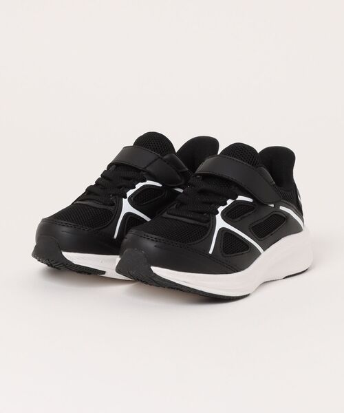 MAD FOOT(マッドフット)の「MADFOOT! マッドフット 【サッと履ける】キッズ 軽量スニーカー ストラップ 脱ぎ履き簡単 すぐスポ 250017(スニーカー・キッズ・ブラック/ブルー/ブラック×ホワイト/ホワイト系その他/レッド・18.0cm/19.0cm/20.0cm/21.0cm/22.0cm/23.0cm)」の1枚目の写真