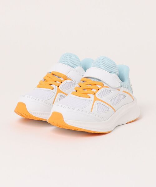 MAD FOOT(マッドフット)の「MADFOOT! マッドフット 【サッと履ける】キッズ 軽量スニーカー ストラップ 脱ぎ履き簡単 すぐスポ 250017(スニーカー・キッズ・ブラック/ブルー/ブラック×ホワイト/ホワイト系その他/レッド・18.0cm/19.0cm/20.0cm/21.0cm/22.0cm/23.0cm)」の2枚目の写真