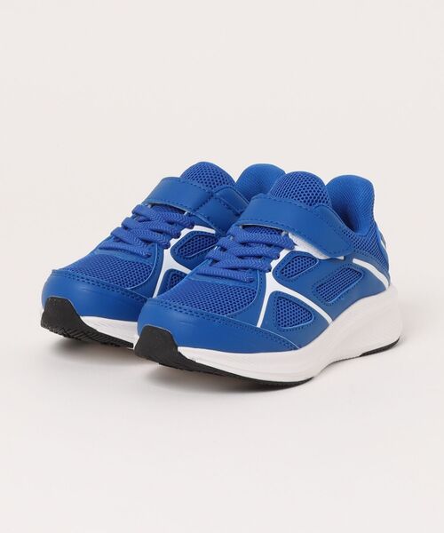 MAD FOOT(マッドフット)の「MADFOOT! マッドフット 【サッと履ける】キッズ 軽量スニーカー ストラップ 脱ぎ履き簡単 すぐスポ 250017(スニーカー・キッズ・ブラック/ブルー/ブラック×ホワイト/ホワイト系その他/レッド・18.0cm/19.0cm/20.0cm/21.0cm/22.0cm/23.0cm)」の4枚目の写真