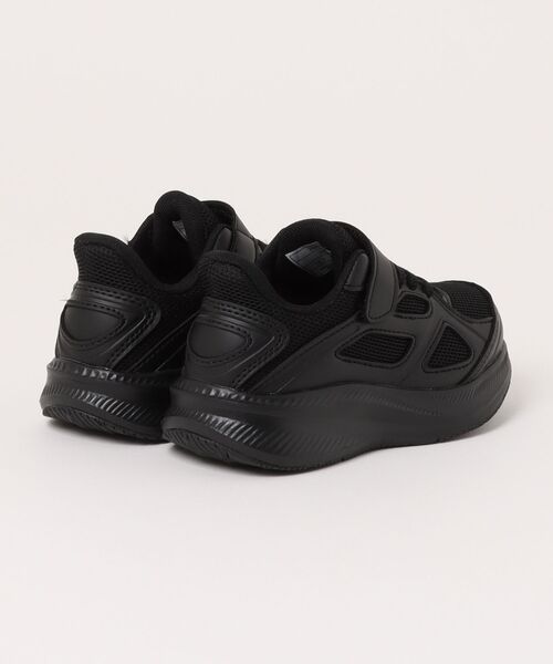 MAD FOOT(マッドフット)の「MADFOOT! マッドフット 【サッと履ける】キッズ 軽量スニーカー ストラップ 脱ぎ履き簡単 すぐスポ 250017(スニーカー・キッズ・ブラック/ブルー/ブラック×ホワイト/ホワイト系その他/レッド・18.0cm/19.0cm/20.0cm/21.0cm/22.0cm/23.0cm)」の6枚目の写真