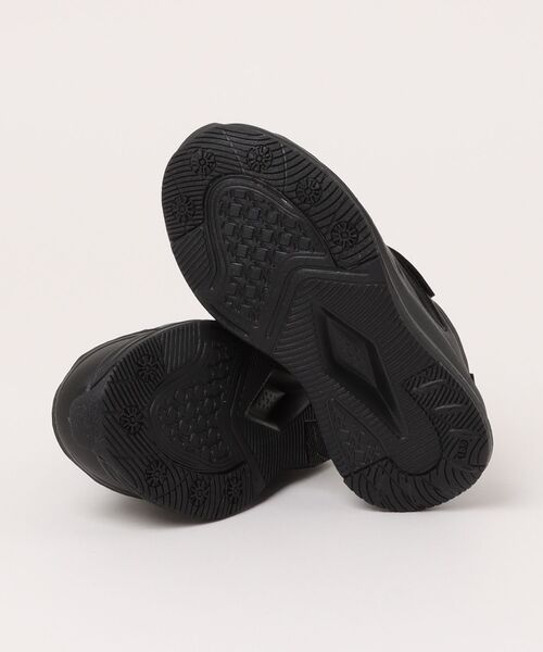 MAD FOOT(マッドフット)の「MADFOOT! マッドフット 【サッと履ける】キッズ 軽量スニーカー ストラップ 脱ぎ履き簡単 すぐスポ 250017(スニーカー・キッズ・ブラック/ブルー/ブラック×ホワイト/ホワイト系その他/レッド・18.0cm/19.0cm/20.0cm/21.0cm/22.0cm/23.0cm)」の7枚目の写真