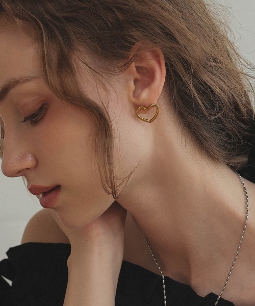 at.(アット)の「【at.】ハートフレームピアス(ピアス(両耳用)・レディース・シルバー/ゴールド・ONE)」の8枚目の写真