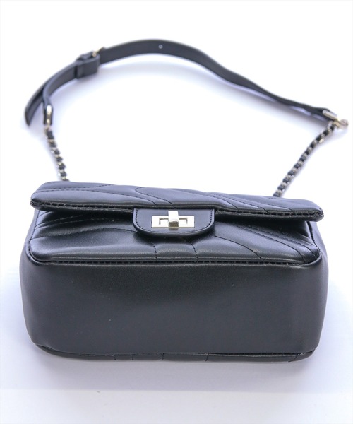 clear（クリア）の「ウェーブステッチチェーンバッグ［着回し抜群 セレモニー オケージョン カジュアル 綺麗め］≪再入荷≫（ショルダーバッグ・レディース・ブラック/アイボリー・F）」の12枚目の写真