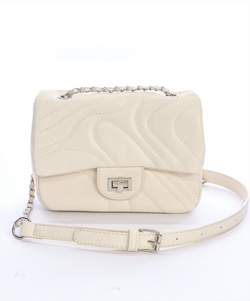 clear（クリア）の「ウェーブステッチチェーンバッグ［着回し抜群 セレモニー オケージョン カジュアル 綺麗め］≪再入荷≫（ショルダーバッグ・レディース・ブラック/アイボリー・F）」の9枚目の写真