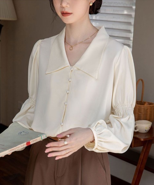 SallyLunn(サリーラン)の「襟付き Vネックシャツ(シャツ/ブラウス・レディース・アイボリー・MEDIUM/LARGE)」の1枚目の写真