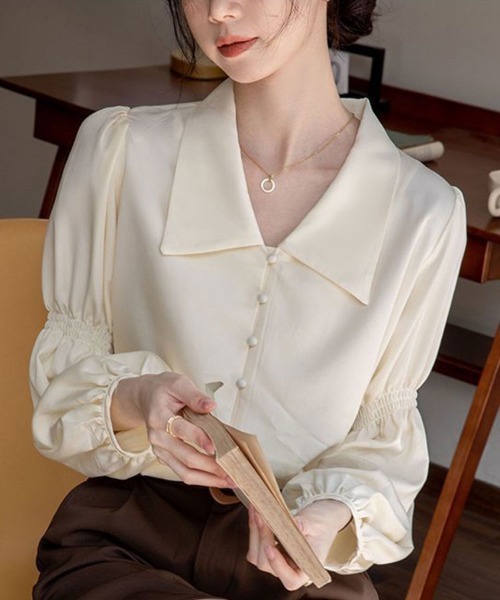 SallyLunn(サリーラン)の「襟付き Vネックシャツ(シャツ/ブラウス・レディース・アイボリー・MEDIUM/LARGE)」の2枚目の写真