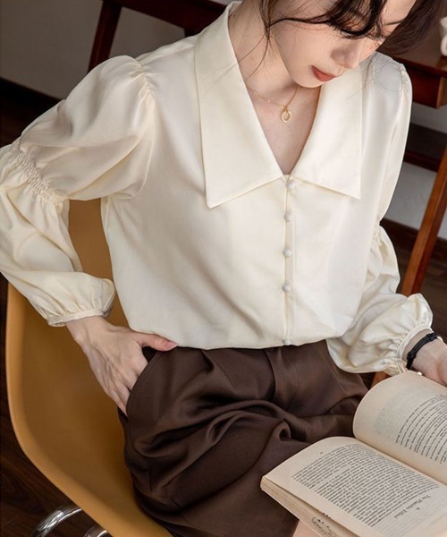SallyLunn(サリーラン)の「襟付き Vネックシャツ(シャツ/ブラウス・レディース・アイボリー・MEDIUM/LARGE)」の5枚目の写真