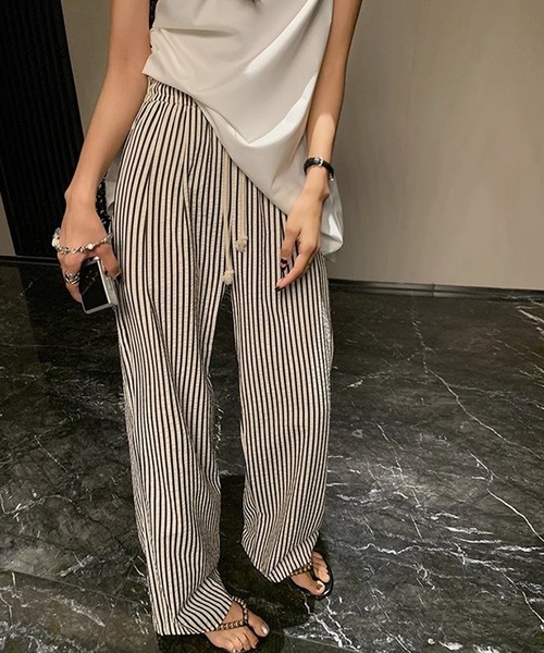 NANEA(ナネア)の「ストライプ柄 イージーパンツ(その他パンツ・レディース・ストライプ/チャコールグレー・SMALL/MEDIUM)」の3枚目の写真