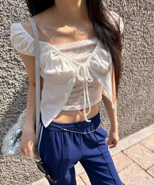 A'GEM/9 × .kom 「.KOM/ドットケーオーエム」 2Pレーストップ レディース A'GEM/9 × .kom 『.KOM/ドットケーオーエム』 2Pレーストップ