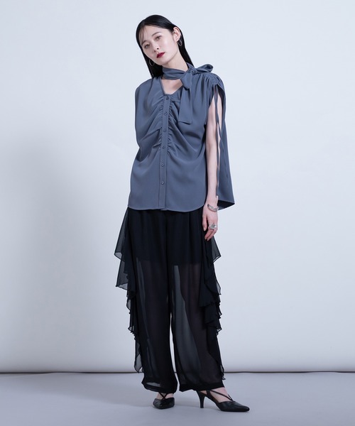 Ellno de Mavie(エルノデメヴィ)の「ボウタイネックブラウス(シャツ/ブラウス・レディース・ブルーグレー/オフホワイト・FREE)」の3枚目の写真