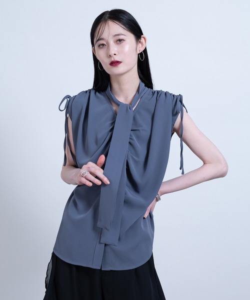 Ellno de Mavie(エルノデメヴィ)の「ボウタイネックブラウス(シャツ/ブラウス・レディース・ブルーグレー/オフホワイト・FREE)」の7枚目の写真