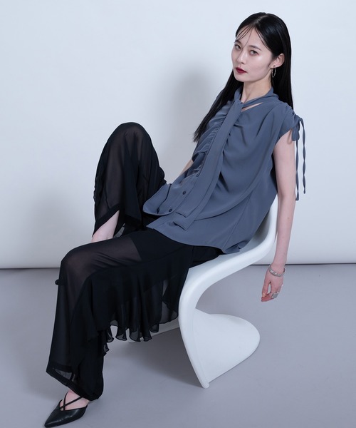 Ellno de Mavie(エルノデメヴィ)の「ボウタイネックブラウス(シャツ/ブラウス・レディース・ブルーグレー/オフホワイト・FREE)」の11枚目の写真