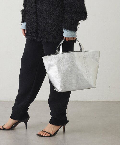 THE PAUSE(ザ ポーズ)の「【THE PAUSE】ペーパートート M(トートバッグ・レディース・シルバー・FREE)」の1枚目の写真