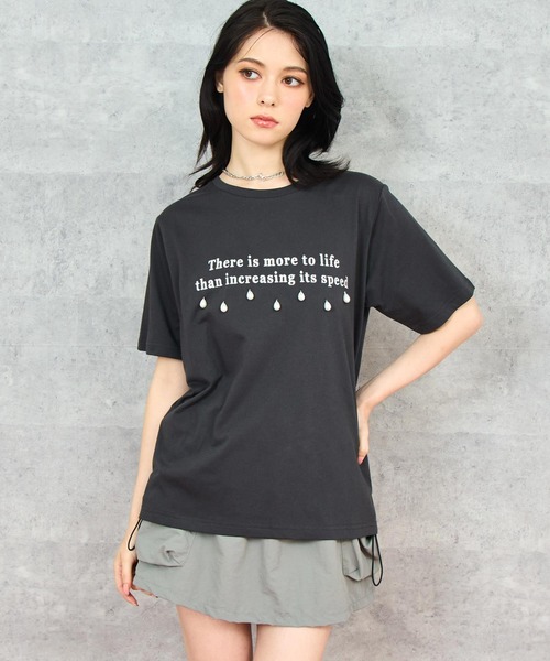 ANAP(アナップ)の「雫 パール 付き テキスト 刺繍 Tシャツ(Tシャツ/カットソー・レディース・ダークグレー/ホワイト/ライトグレー・FREE)」の1枚目の写真