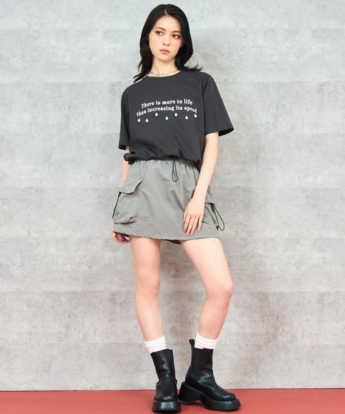 ANAP(アナップ)の「雫 パール 付き テキスト 刺繍 Tシャツ(Tシャツ/カットソー・レディース・ダークグレー/ホワイト/ライトグレー・FREE)」の13枚目の写真