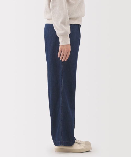 無印良品(ムジルシリョウヒン)の「婦人 ライトオンスデニム タックワイドパンツ(デニムパンツ・レディース・ブルー・S/M/L/XL)」の3枚目の写真