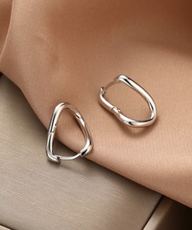 VIBGYOR（ヴィブジョー）の「urbanfemine./ツイストデザインピアス U7573（ピアス（両耳用））」