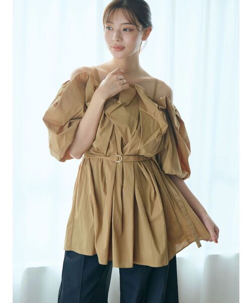 TONAL(トーナル)の「2WAYオフショルブラウス(シャツ/ブラウス・レディース・オフホワイト/ベージュ/ブラック・MEDIUM)」の3枚目の写真