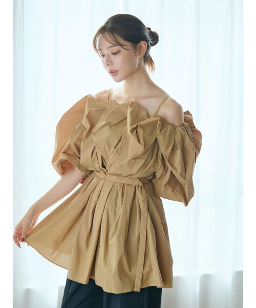 TONAL(トーナル)の「2WAYオフショルブラウス(シャツ/ブラウス・レディース・オフホワイト/ベージュ/ブラック・MEDIUM)」の19枚目の写真