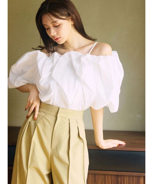 TONAL(トーナル)の「2WAYオフショルブラウス(シャツ/ブラウス・レディース・オフホワイト/ベージュ/ブラック・MEDIUM)」の20枚目の写真