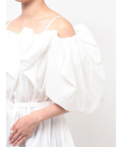 TONAL(トーナル)の「2WAYオフショルブラウス(シャツ/ブラウス・レディース・オフホワイト/ベージュ/ブラック・MEDIUM)」の9枚目の写真