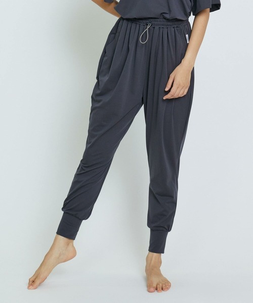 Julier Yoga and Relax（ジュリエヨガアンドリラックス）の「Julier (定番)ライトプライムギャザーパンツ（その他パンツ・レディース・ネイビー/チャコール/ブラック・2/1/0）」の3枚目の写真