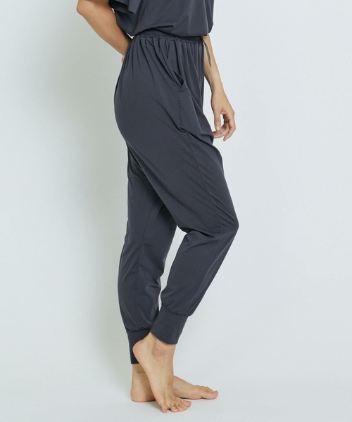 Julier Yoga and Relax（ジュリエヨガアンドリラックス）の「Julier (定番)ライトプライムギャザーパンツ（その他パンツ・レディース・ネイビー/チャコール/ブラック・2/1/0）」の14枚目の写真